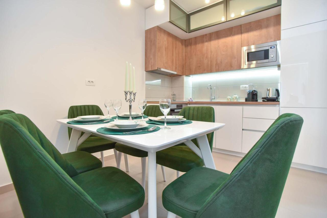 Azure Apartment *